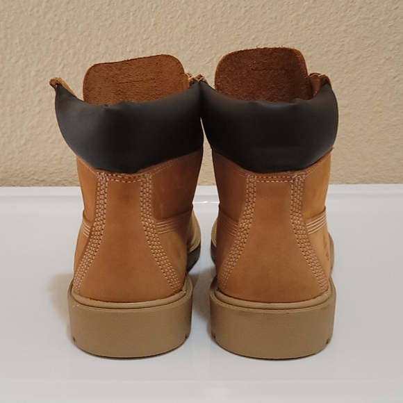 NWOB Kids 6" Timberland Classic Boots - Picture 4 of 12